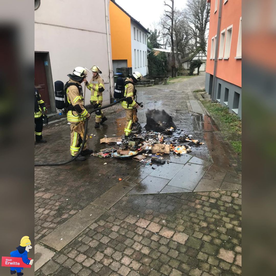 Mehr über den Artikel erfahren Brand – Brennt Papiertonne